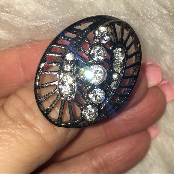 Rhinestone and dark Silver Ring - Picture 4 of 4